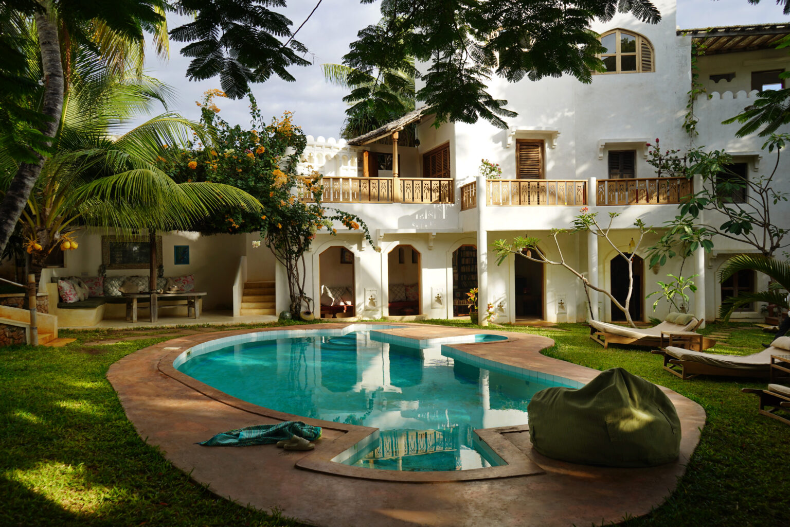 Freshwater pool and Swahili courtyards at Kijani Hotel in Shela